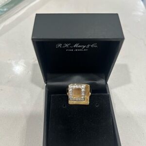 Elegant 10k White and Gold Square Ring with diamonds